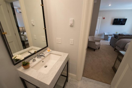 Serenity Inn Newport - image 32