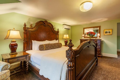 Ivy Lodge - image 50