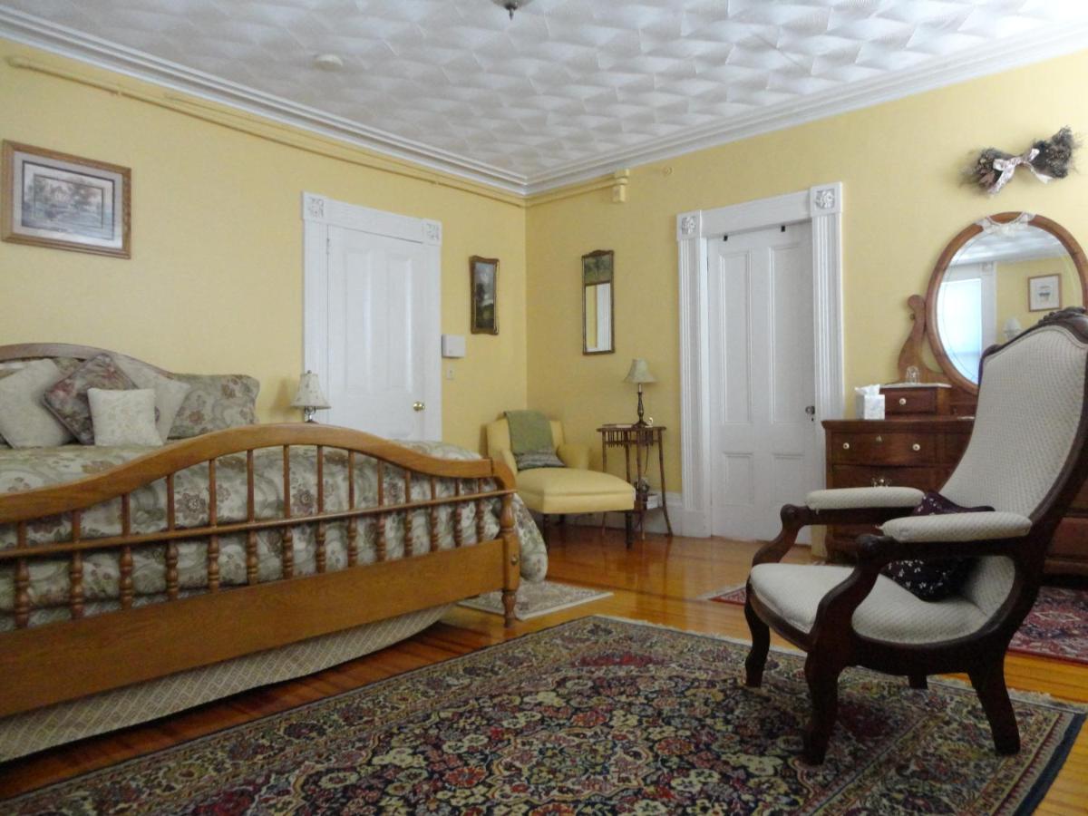 Historic Hill Inn - image 2