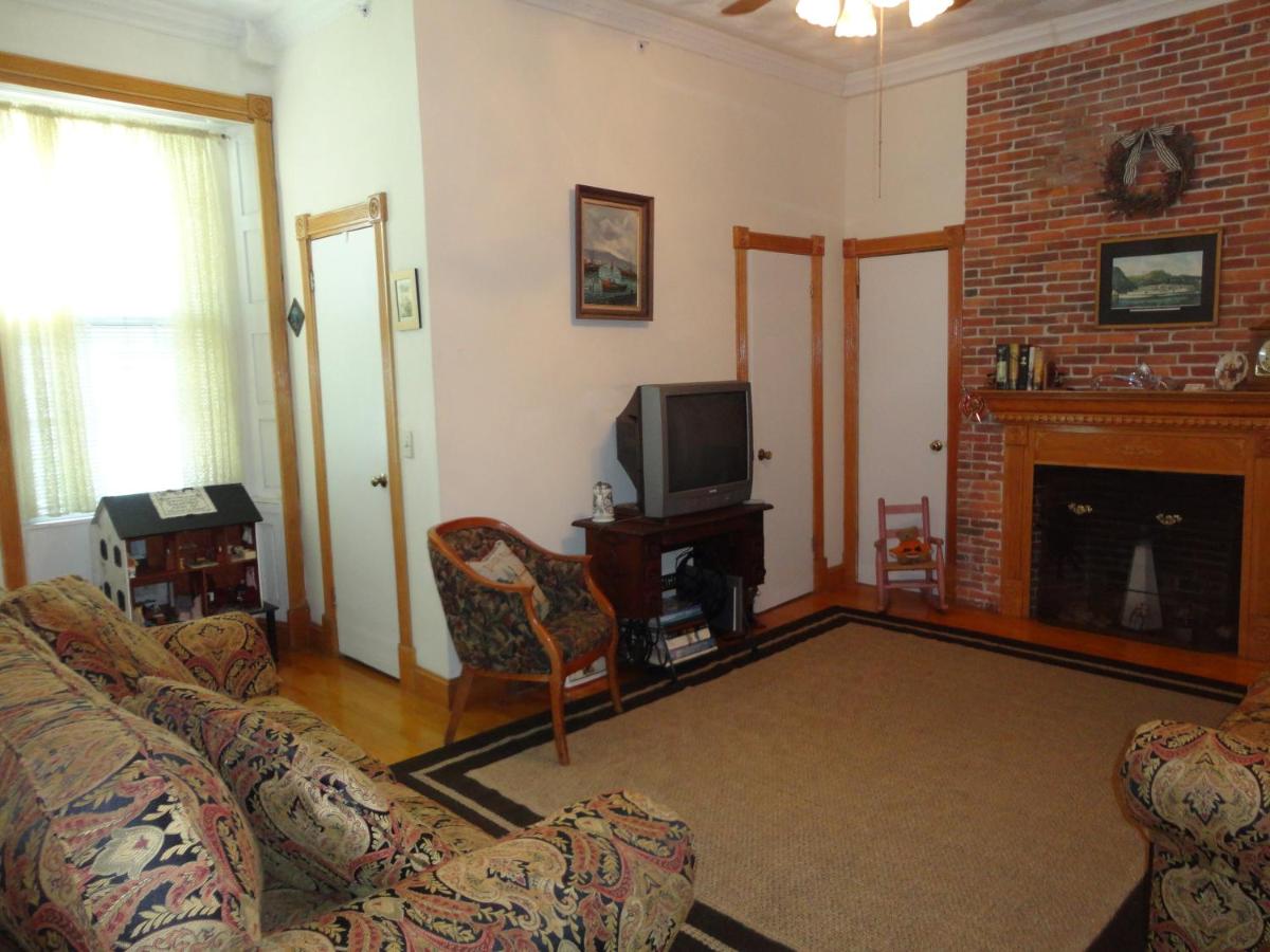 Historic Hill Inn - image 6