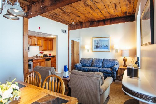 Newport Bay Club and Hotel - image 2