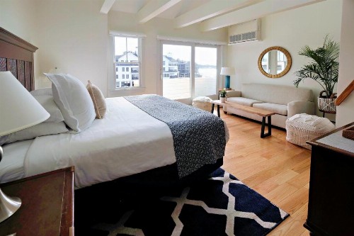 Harborside Inn - image 10