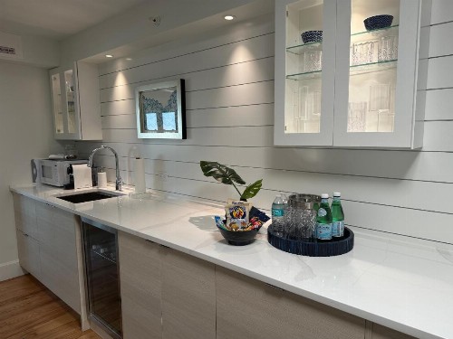 Harborside Inn - image 17