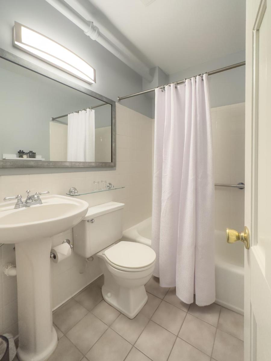 Harborside Inn - image 3