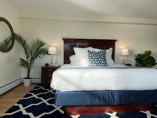 Harborside Inn - image 35
