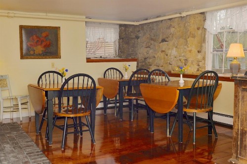 Yankee Peddler Inn - image 11