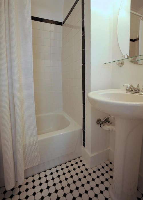 Yankee Peddler Inn - image 13