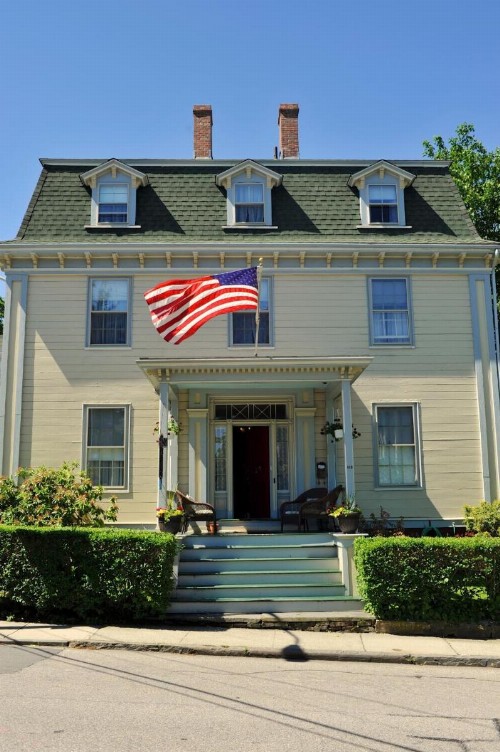 Yankee Peddler Inn - image 18