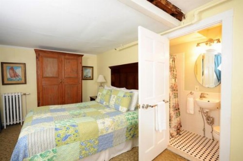Yankee Peddler Inn - image 2