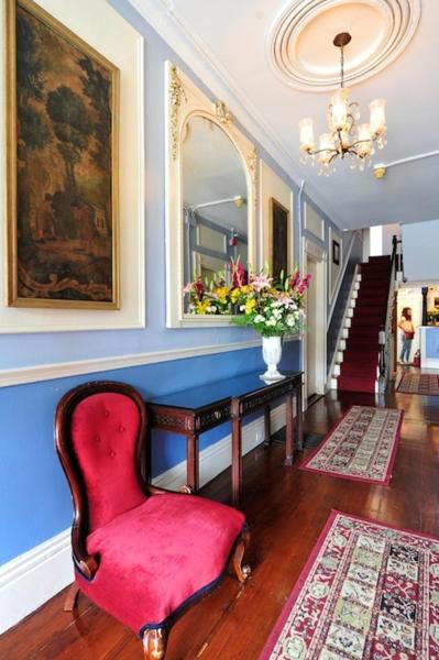 Yankee Peddler Inn - image 3