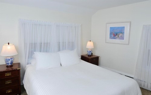 Yankee Peddler Inn - image 35