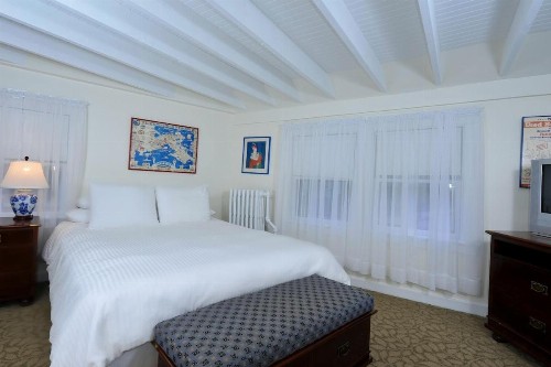 Yankee Peddler Inn - image 40