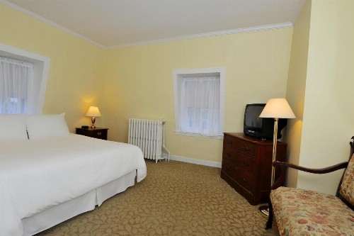 Yankee Peddler Inn - image 41