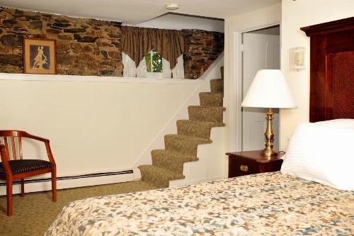 Yankee Peddler Inn - image 5