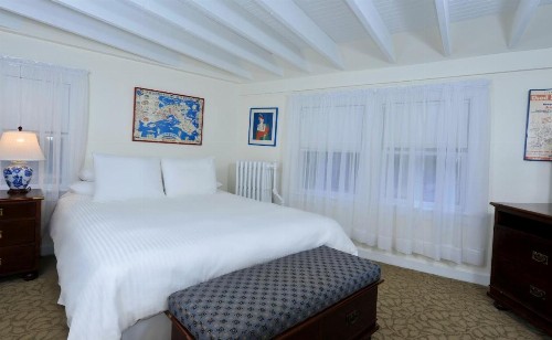 Yankee Peddler Inn - image 8