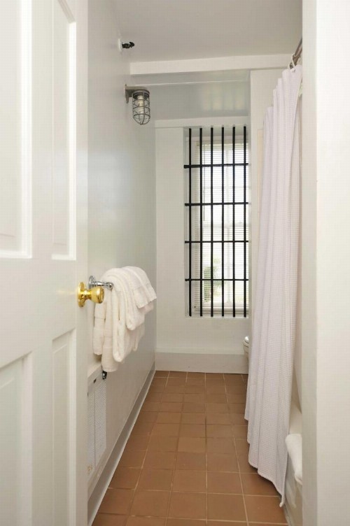 Jailhouse Inn - image 20