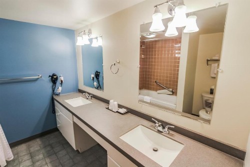 Oceancliff I & II a VRI resort - image 13