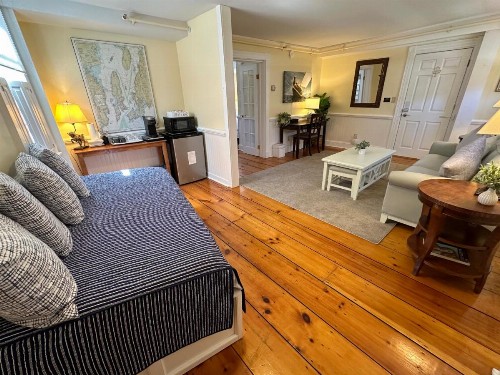 Howland House Inn - image 10