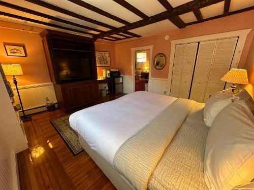 Howland House Inn - image 5