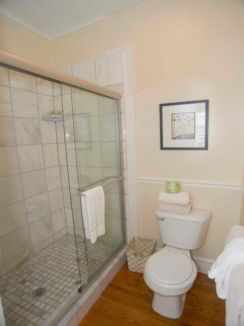 Bellevue Manor - image 10