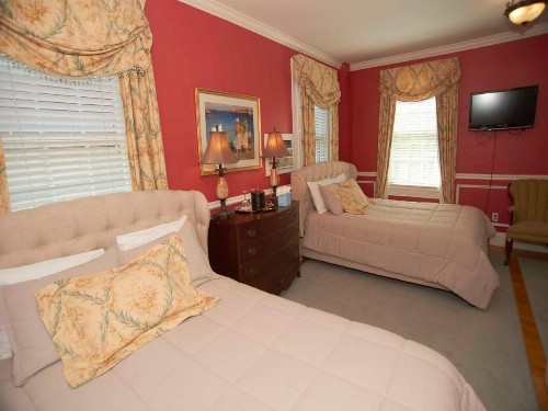 Bellevue Manor - image 11