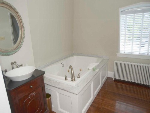 Bellevue Manor - image 14