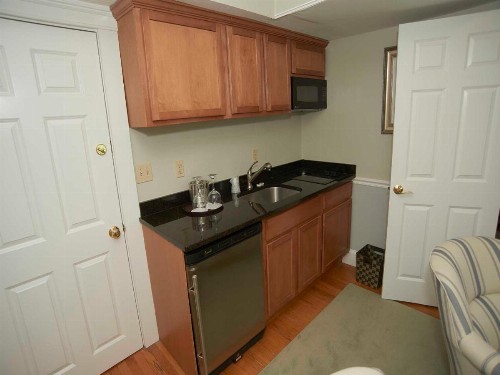 Bellevue Manor - image 16
