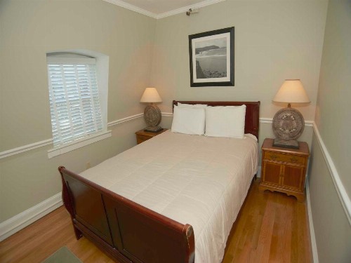 Bellevue Manor - image 17