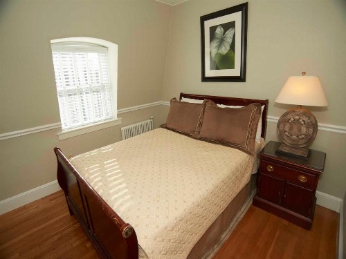Bellevue Manor - image 19