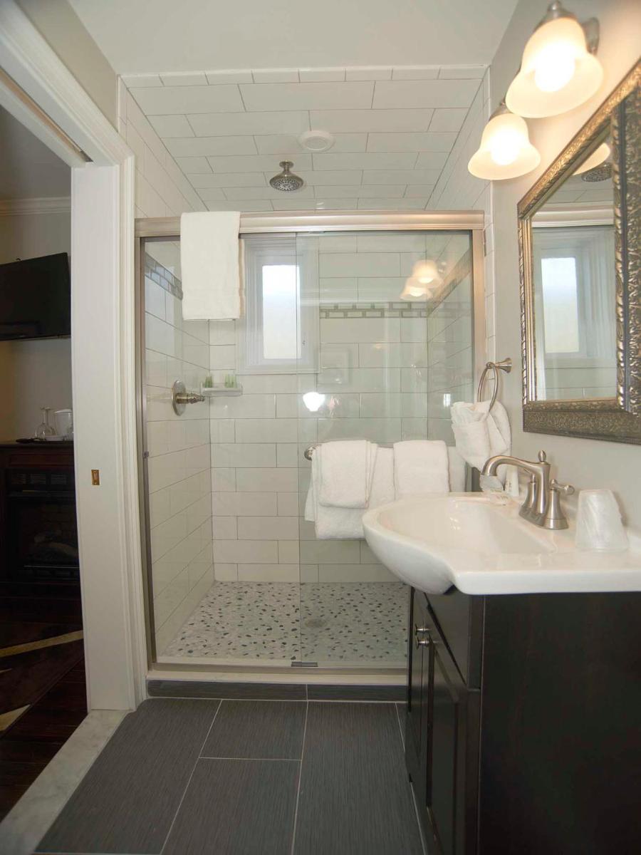 Bellevue Manor - image 2