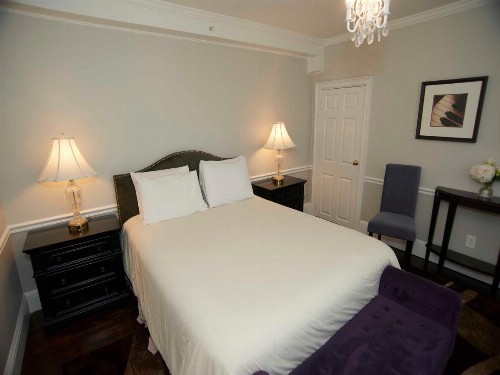 Bellevue Manor - image 22