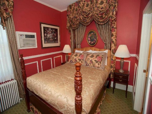 Bellevue Manor - image 24
