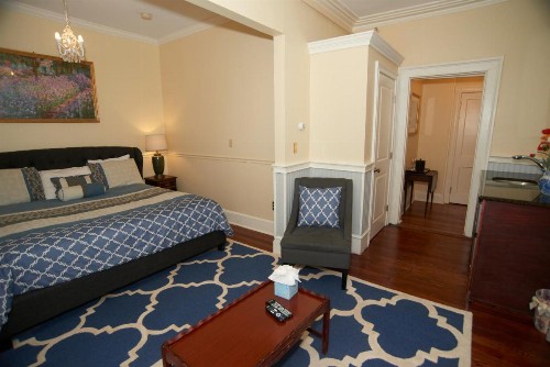 Bellevue Manor - image 28