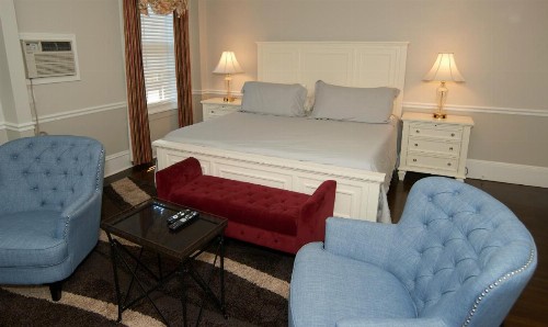 Bellevue Manor - image 29