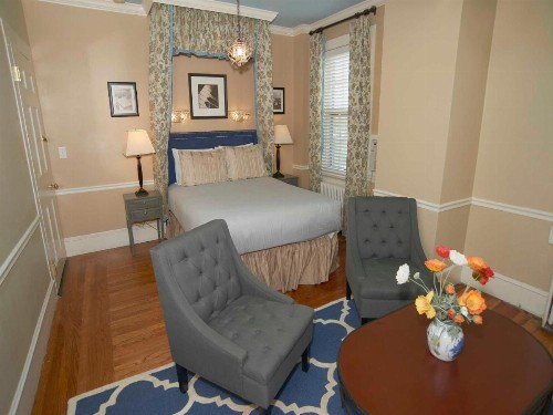 Bellevue Manor - image 3