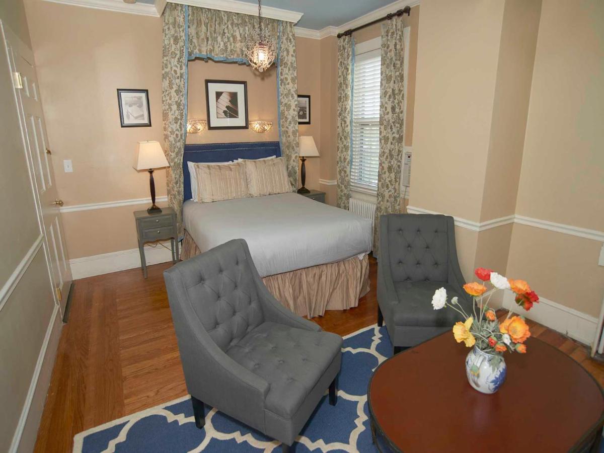 Bellevue Manor - image 3