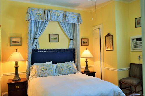 Bellevue Manor - image 31