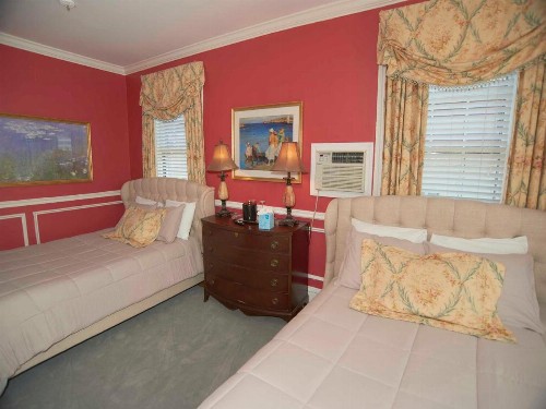Bellevue Manor - image 32