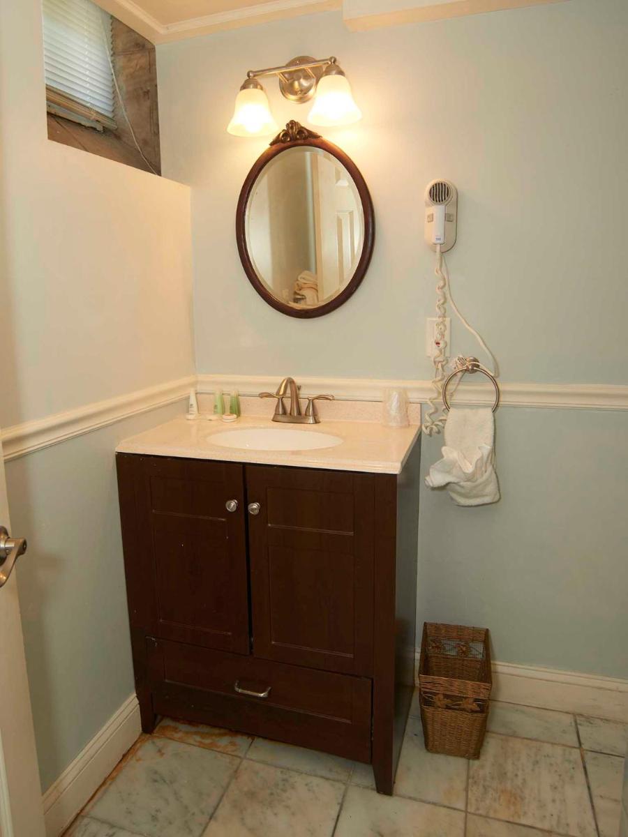 Bellevue Manor - image 6