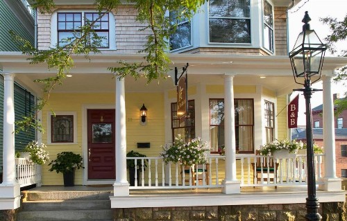 Almondy Inn Bed & Breakfast