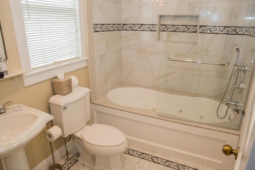 Almondy Inn Bed & Breakfast - image 35