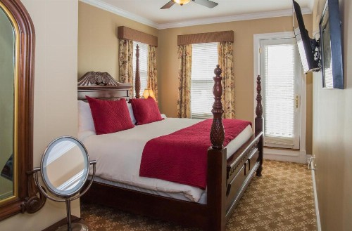Almondy Inn Bed & Breakfast - image 37
