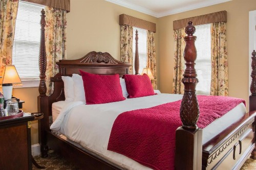 Almondy Inn Bed & Breakfast - image 41