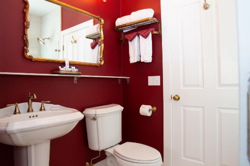 Almondy Inn Bed & Breakfast - image 46