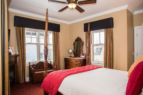 Almondy Inn Bed & Breakfast - image 5