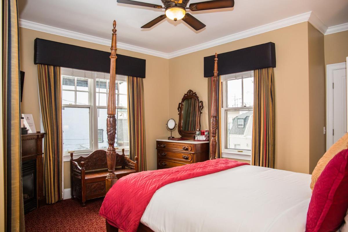 Almondy Inn Bed & Breakfast - image 5