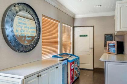 Elizabeth Oceanfront Suites Ascend Hotel Collection - image 4
