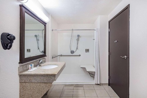 Travelodge by Wyndham Newport - image 26