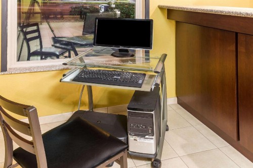 Travelodge by Wyndham Newport - image 38