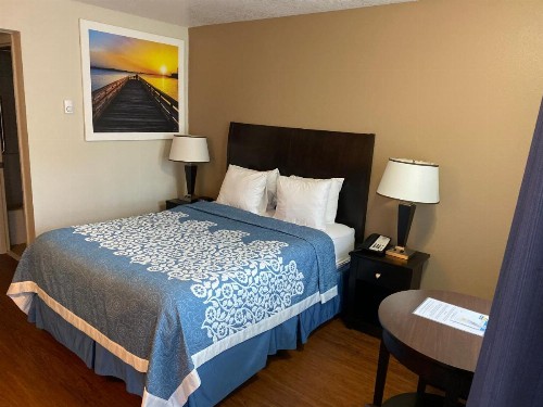 Days Inn by Wyndham Newport OR - image 4